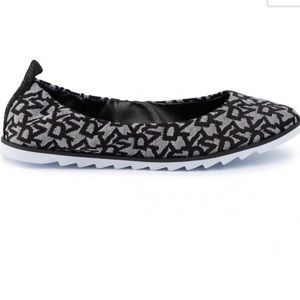 NWT DKNY Ballerina Flats Logo Jacq White/Black WHB Size 6.5